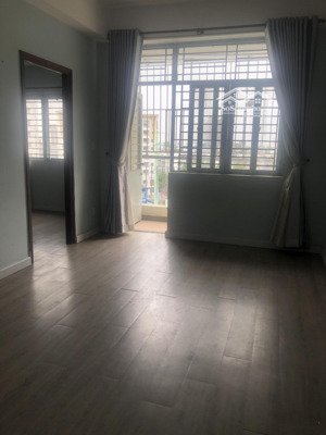 cho thuê tầng trệt chung cư b5. đường khánh hội. phường 3. quận 4. dt 150m2. 3pn. 2wc. nhà mới sơn