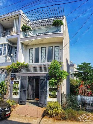 nhà đẹp mới tinh full nội thất 2pn 3wc đường oto ngay bưng ông thoàn q9