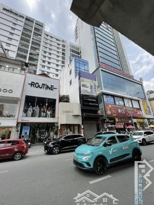 cho thuê toà nhà mặt phố cầu giấy - 8 tầng - thang máy - 630m2 sàn - 3 thoáng - vỉa hè - thông sàn