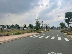 bán cắt lỗ lô đất nằm ngay khu stc long thành diện tích 100m2 giá 2tỷ850, shr