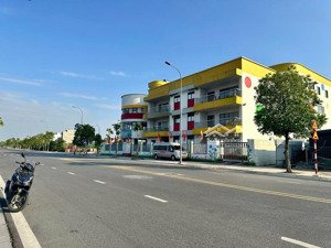 bán đất cự khối mặt đường 40m , dt 40m² , mt 4,7m phân lô vỉa hè kinh doanh giá 10,8 tỷ tl .