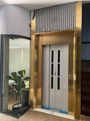 tôi cho thuê nhà, 95m2- 4t, 27 triệu, phố hoàng cầu, nhà hai cửa đi, mới; nhà hàng, kinh doanh, vp