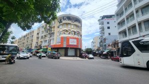 cho thuê căn góc tầng trệt chung cư chợ đầm nha trang, mặt tiền hơn 20m, vỉa hè rộng rãi