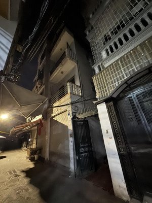 cần cho thuê căn nhà 3 tầng mặt ngõ 278 kim giang, đối diện chợ, kết hợp kinh doanh và ở