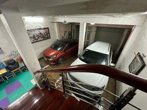 nhà đẹp phân lô đền lừ ô tô tránh trong nhà diện tích 50m x 6 tầng, giá 19 tỷ.
