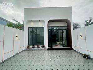 BÁN CĂN NHÀ XÂY MỚI 100%, 3 PHÒNG NGỦ CÓ SÂN ĐẬU Ô TÔ_LONG PHƯỚC GIÁP P4 TPVL