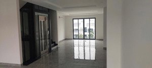 cho thuê nhà trịnh văn bô 150m2x6t thông sàn full thang máy điều hoà ô tô đỗ 10 chiếc 40tr