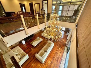 penthouse + duplex - biệt thự trên không - bể bơi - sân vườn - lô góc - view toàn thành phố