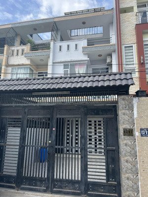 chính chủ gửi bán cho khách mua ở căn nhà tự xây gia đình ở p. đông hoà- tp hcm mới. giá 5,5 tỷ