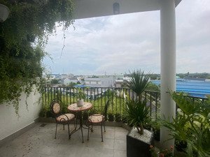 nhà lầu 3 tầng - lộ xe hơi tránh - lộ trước nhà 14m