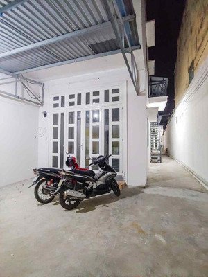 cho thuê phòng trọ nguyên căn 60m2 trung tâm bình thạnh lh : 