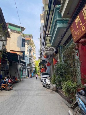 bán nhà phố phùng hưng, 40mx3 tầng, đường hai oto tránh, tiếp giáp kđt văn quán, trục kinh doanh.