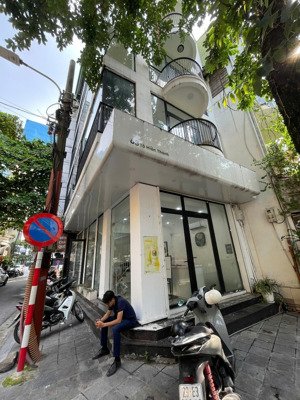 cho thuê lô góc mặt phố tô hiến thành: 50m2 x 5 tầng, mt: 15m, nguyên căn, đoạn đẹp. lh: 