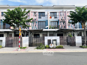 bán căn 3 tầng 100m2 tại kđt suncasa central vsipii bình dương giá full 3.55tỷ cho thuê đc 15tr
