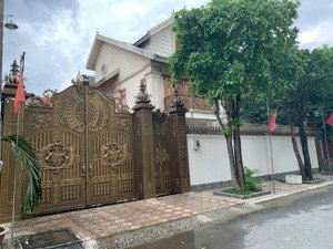 siêu phẩm biệt thự 400m 2 sổ riêng full nội thất gỗ quý giá chỉ từ 37,5 tỷ!!