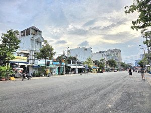 vị trí hiếm bán nhà mặt tiền đường 32m khu vip cư xá ngân hàng phù hợp đầu tư kd giá chỉ nhỉnh 16tỷ