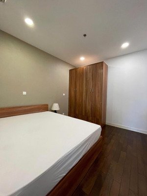 cho cho thuê chcc lancaster núi trúc 3pn-2wc dt 110m2 giá 23tr/th . đầy đủ nội thất cao cấp