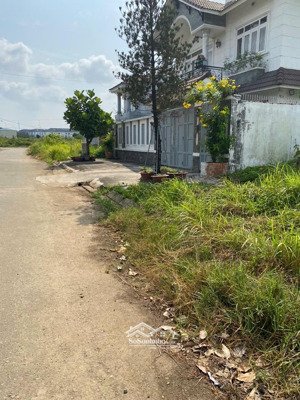 chính chủ bán nền biệt thự kdc kiến á, đường liên phường, kế global city 10x20 giá 86tr/m