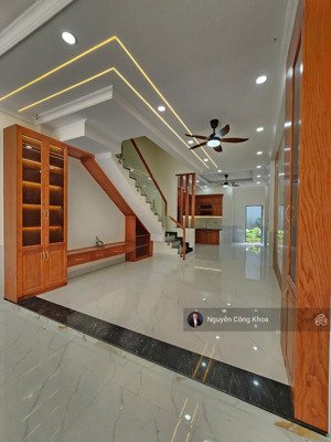 bán nhà đúc 3 tấm sân ô tô, 4 phòng ngủ, kdc gần chợ đầu mối thủ đức 5km, p.tân đông hiệp, tp.dĩ an