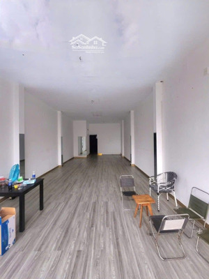 cho thuê nhà 4 tầng mt phạm văn đồng
giá thuê: 45 triệu/ tháng
diện tích : 125m ngang 5m