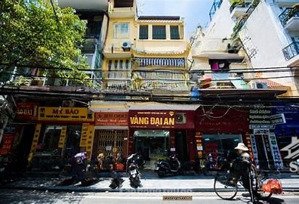 cho thuê nhà 84 hàng bạc 30m2, gác xép 15m2, mặt tiền 2.1m, giá thuê 50 triệu. lh: 