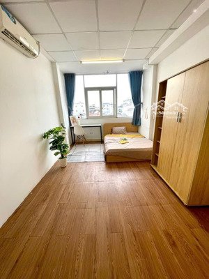 cửa sổ to gân lotte quận 7 đường lâm văn bền gần đại học tài chính marketing (ufm)