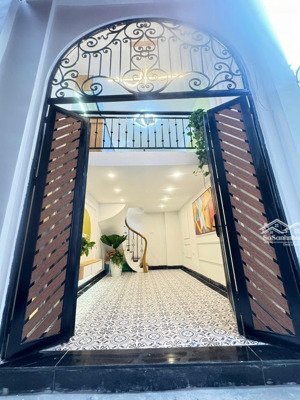 bán nhà xây mới phố nguyễn trãi. gần phố full đồ ở ngay. sổ đỏ riêng đẹp . giá chỉ 4.58 tỷ.