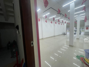 cho thuê nhà 2 tầng mt đường lớn khuê trung cẩm lê! bề ngang 6m. dt 150m2 ngang 6,5m x 2 tầng