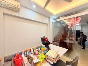 Bán nhà riêng phố Lê Thanh Nghị, 8,8 tỷ, 41m2, 5 tầng, 4PN, 5WC, đẹp, nhiều tiện ích