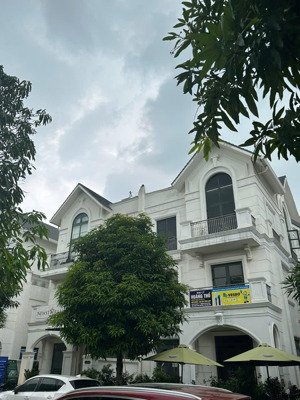 cho thuê biệt thự san hô 01: 150m2, mt10 m: làm văn phòng, nhà hàng, giá 15tr !