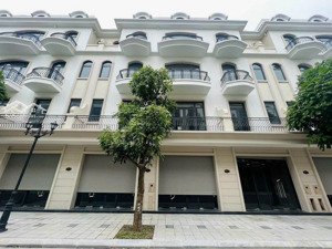 bán gấp !!! chủ nhà cần tiền bán rẻ căn xẻ khe sao biển gần chung cư masteri