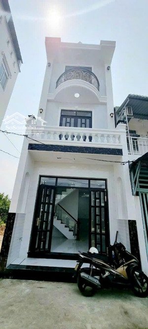 bán nhà mới 3 tầng 3,4*11m, giá 1,79 tỷ 4 pn, đường 826c long hậu, giáp nhà bè, sổ hồng riêng