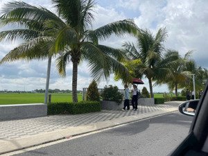 cần bán gấp lô đất mặt tiền nguyễn hữu trí bến lức, long an