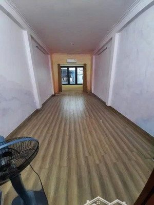 cho thuê 5 căn cầu diễn oto đỗ cửa làm văn phòng ở