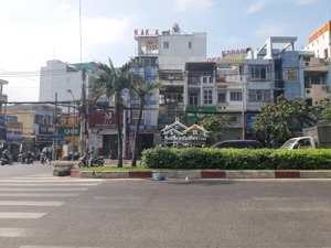 bán gấp mt tô ký ngay đường đông bắc, cvpm quang trung, dt: 4x25m công nhận đủ