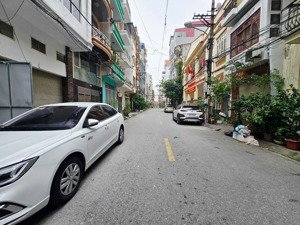 bán mảnh đất đường thụy khuê vài bước chân ra mặt phố vuông đẹp ba gác đỗ cửa 42m2 chào 10,5 tỷ