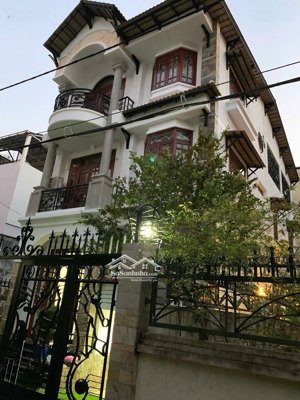 cần bán gấp biệt thự đường lê văn sỹ, q.3 dt: 9x20m trệt 2 lầu chỉ 40 tỷ