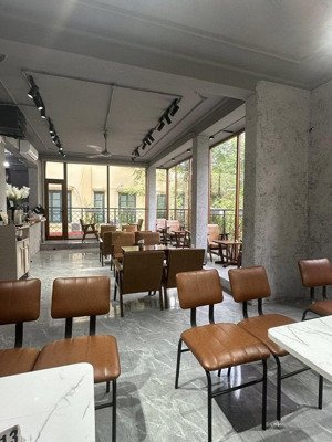 cho thuê nhà mặt phố thượng đình, dt 70m2 x 3 tầng mt 11m, có thang máy, để xe rộng.