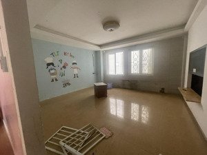 cho thuê nhà mt khu hoà cường bắc sầm uất gần các trường đh, nhà 3,5 tầng có sân vườn giá 50tr/th