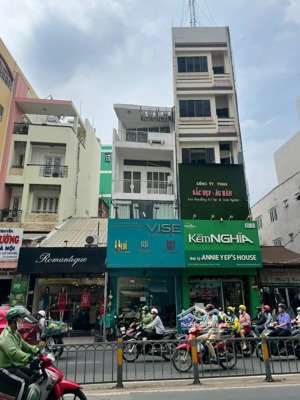 mặt tiền vip hai bà trưng 4 tầng đang cho thuê cao giá cực tốt