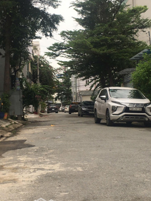 bán nhà cấp 4 đường rộng 10m thông từ đường quốc hương ra nguyễn văn hưởng p. thảo điền