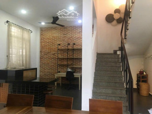biệt thự nội khu thảo điền, góc nguyễn văn hưởng. dt(10x16m). 3 tầng. áp mái. chỉ 36.5tỷ