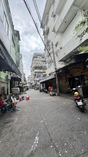 cho thuê nhà 3 phòng ngủ hẻm lê quốc hưng quận 4