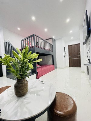 ccmn ngõ 242 đường láng ở ngay, đầy đủ tiện nghi, thoáng mát sạch sẽ, yên tĩnh và có nước sạch nấu
