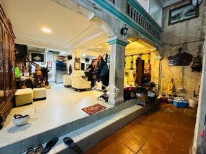 bán nhà đê la thành 68m x 5 tầng x 9m mặt tiền. giá 15,5 tỷ. lõi ba đình - cách ô tô 25m