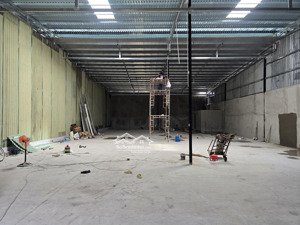 cho thuê kho,xưởng 420m đ xe công 40f vào 24/24 kế kcn tân bình