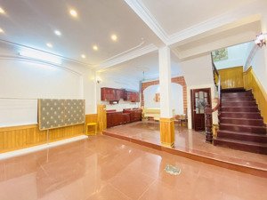 cho thuê nhà 80m2 x 5 tầng, ngõ phố 106 hoàng quốc việt, nhà đẹp, giá thuê 35 tr/ th.