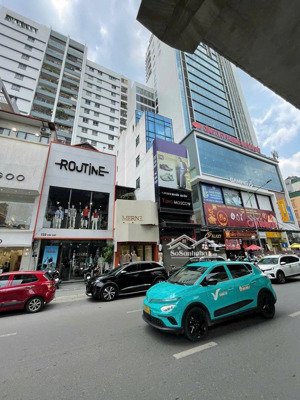 cho thuê nhà mặt phố cầu giấy - 8 tầng - thang máy- lô góc - 3 thoáng - vỉa hè - giá 100tr/tháng