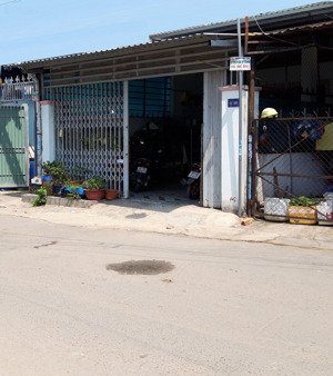 nhà mặt tiền, 100m2, 02 phòng ngủ, giá rẻ - 6 triệu