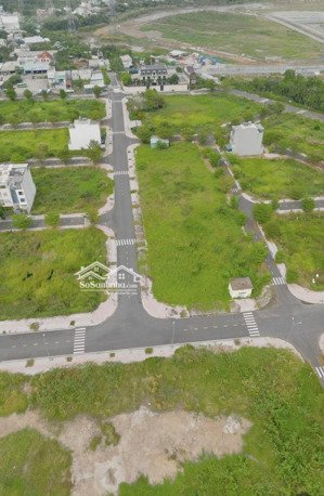 chính chủ gửi bán nền đất nhà phố thanh nhựt (the sun city phước kiển). giá 50tr/m2. lh 